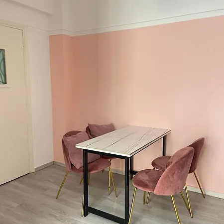 Uoohome7 Garden One Bedroom Apartment *