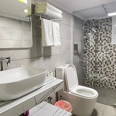Uoohome7 Garden One Bedroom Apartment
